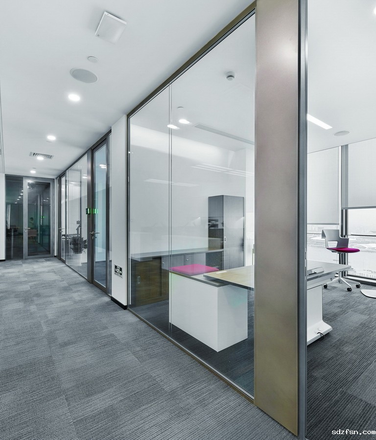雅保化工办公室装修-办公区走廊-pc