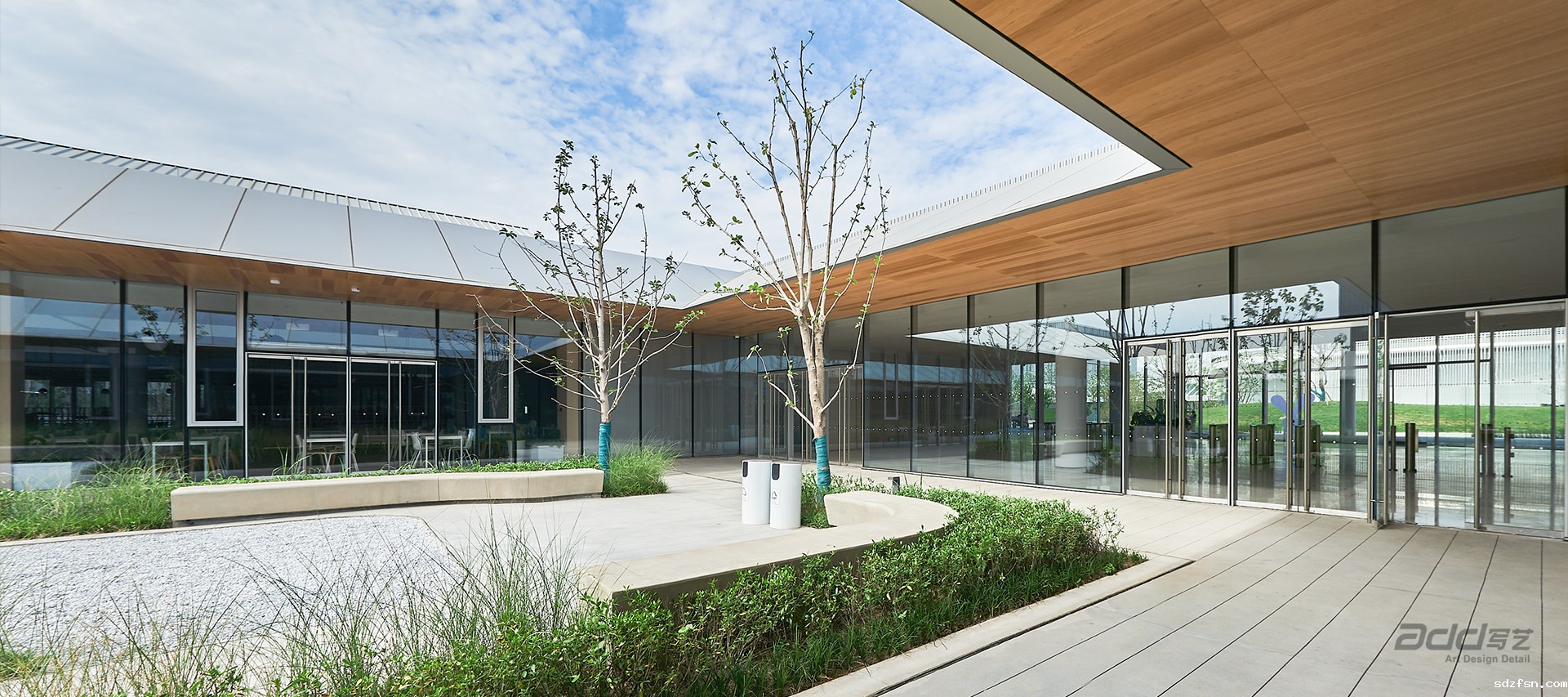 蔚来汽车办公楼装修-pc-庭院2