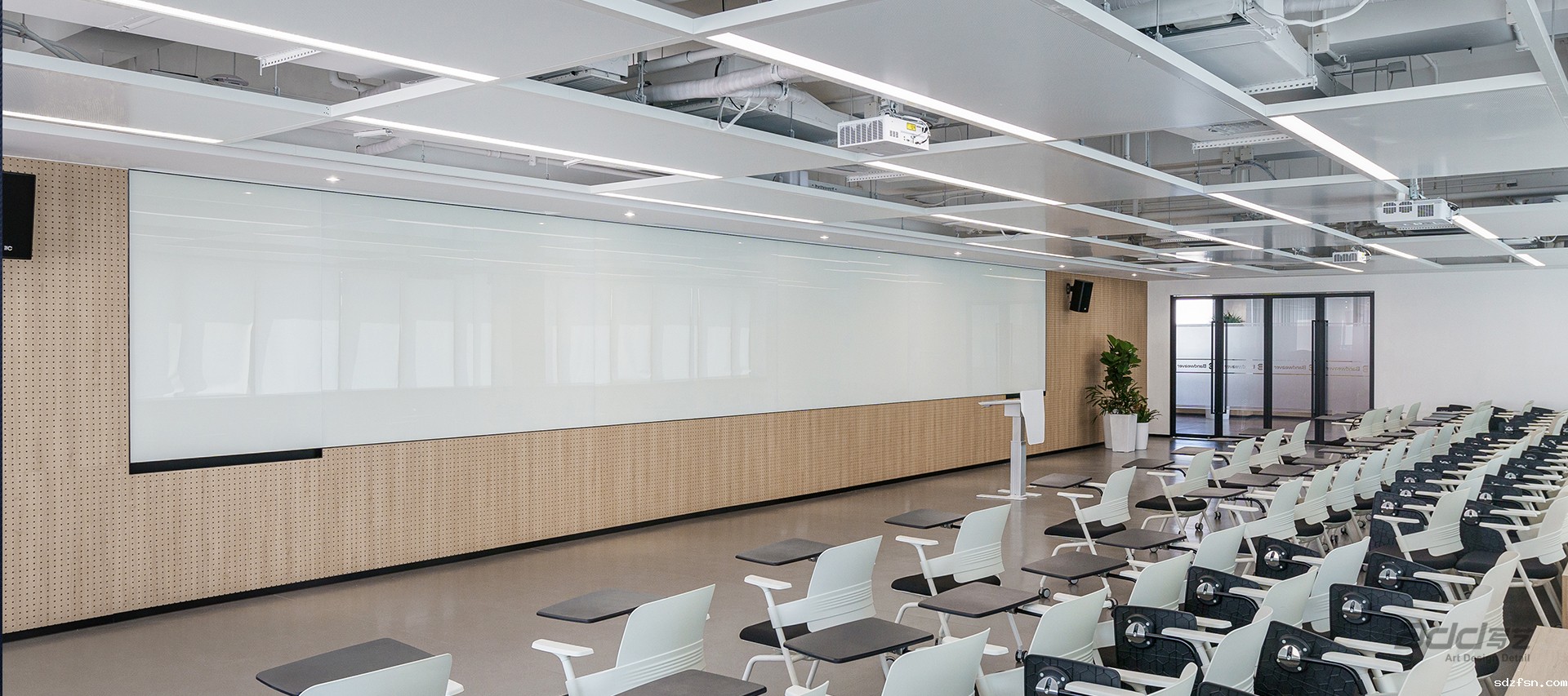 波汇科技办公楼装修-培训室-pc