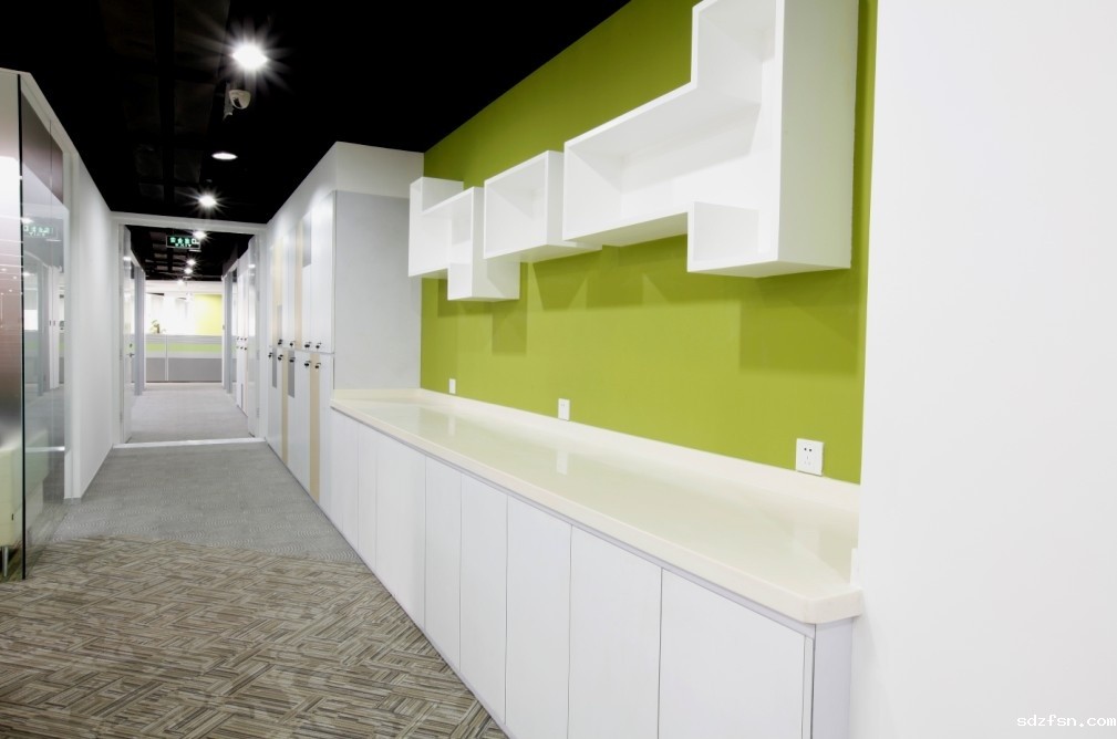 上海办公室装修 走廊配图