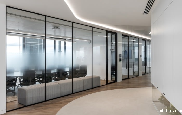 reinsurance-group-of-america-offices-london-5-700x443-compact.jpg