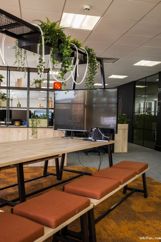 Time_Manchester_officefit_out_SelectInteriors_042024_tombiddle_TB0052-683x1024.jpg